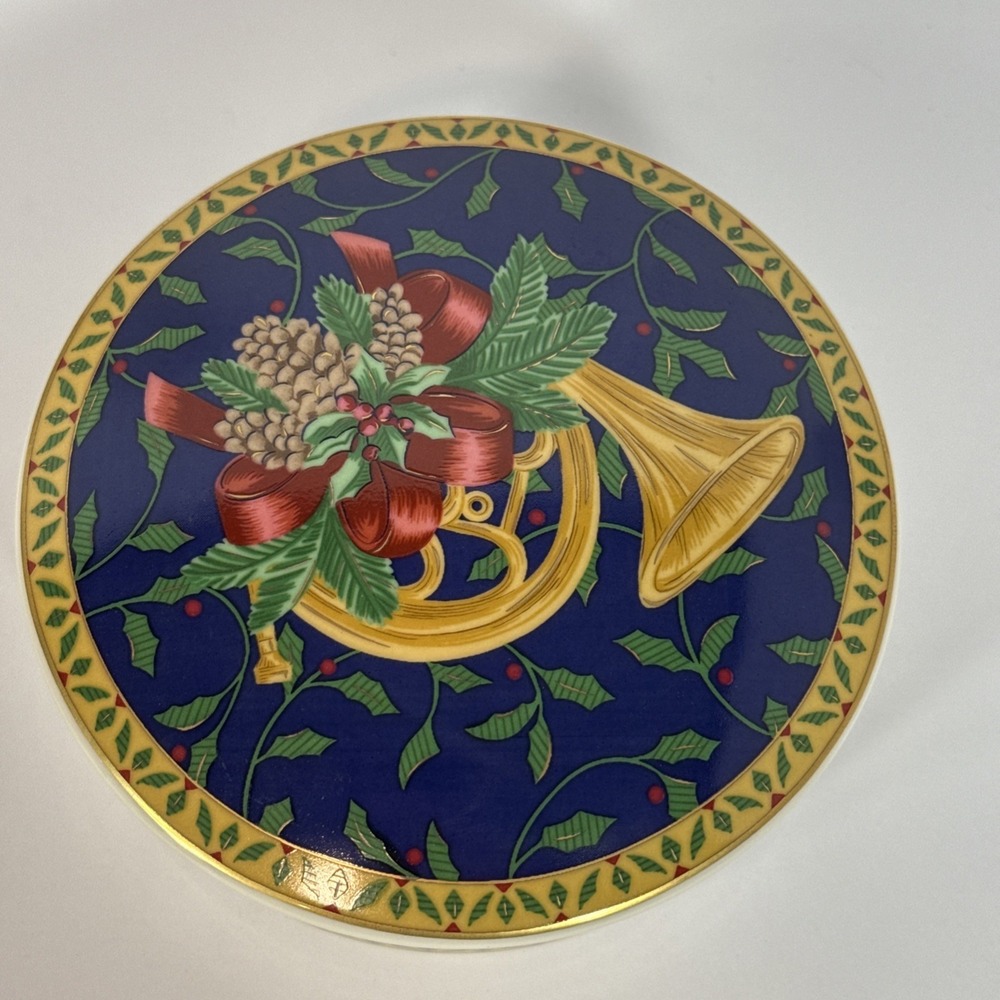 Mikasa Trinket Box Christmas Holiday French Horn Japan 4.75 "x 2.5" 1978 Box